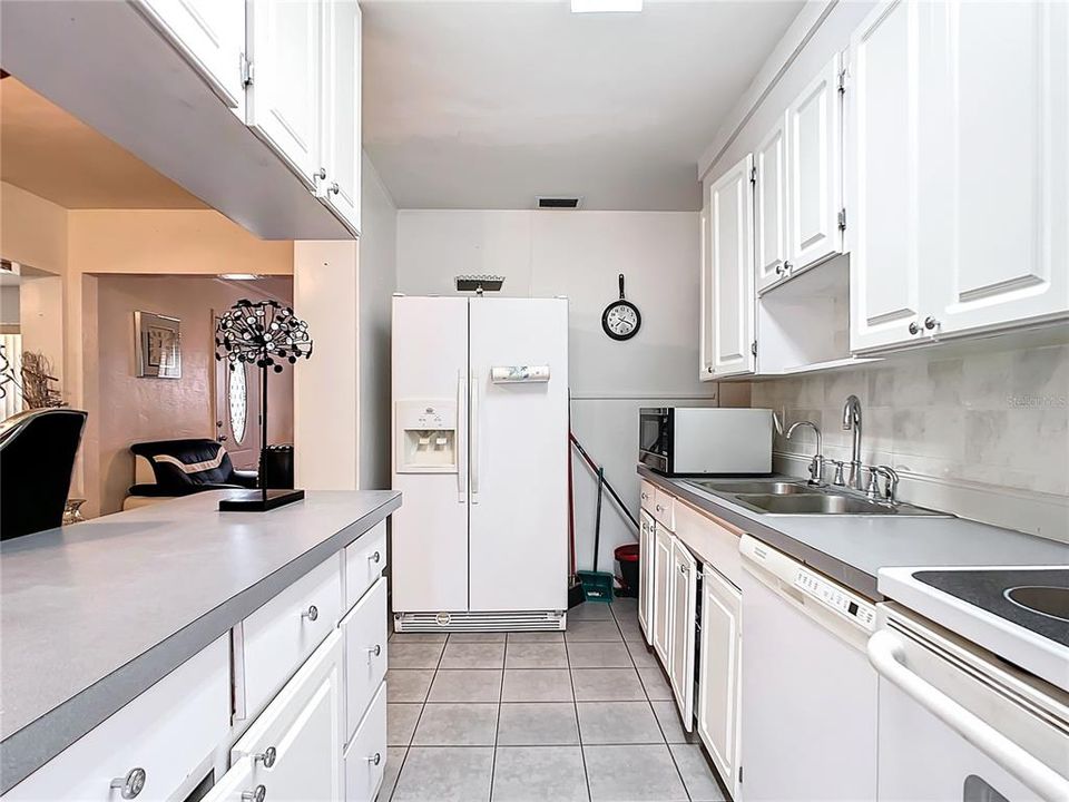 For Sale: $370,000 (2 beds, 2 baths, 1252 Square Feet)