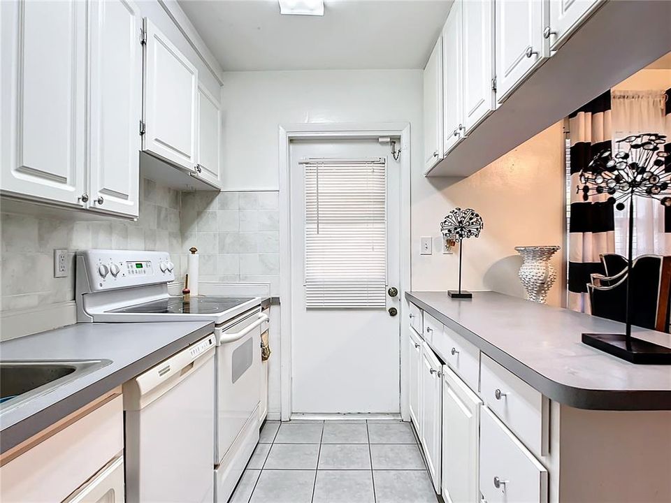 For Sale: $370,000 (2 beds, 2 baths, 1252 Square Feet)