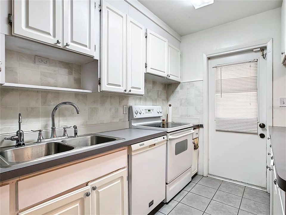 For Sale: $370,000 (2 beds, 2 baths, 1252 Square Feet)