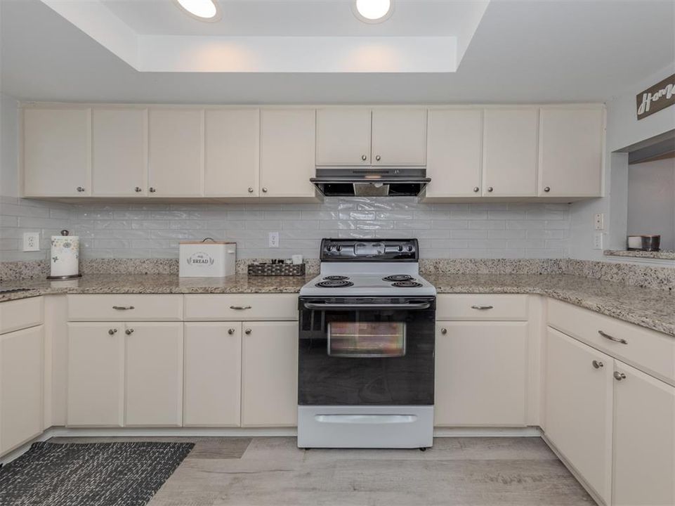 For Sale: $249,900 (2 beds, 2 baths, 1004 Square Feet)