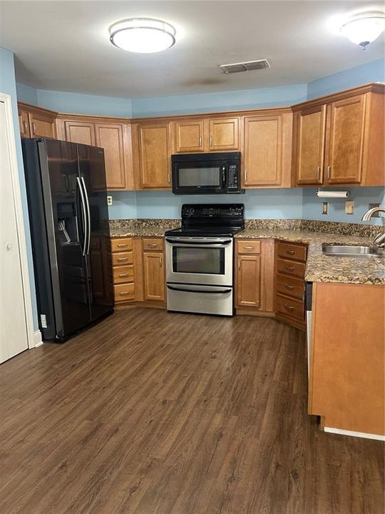 For Rent: $2,800 (3 beds, 2 baths, 1650 Square Feet)