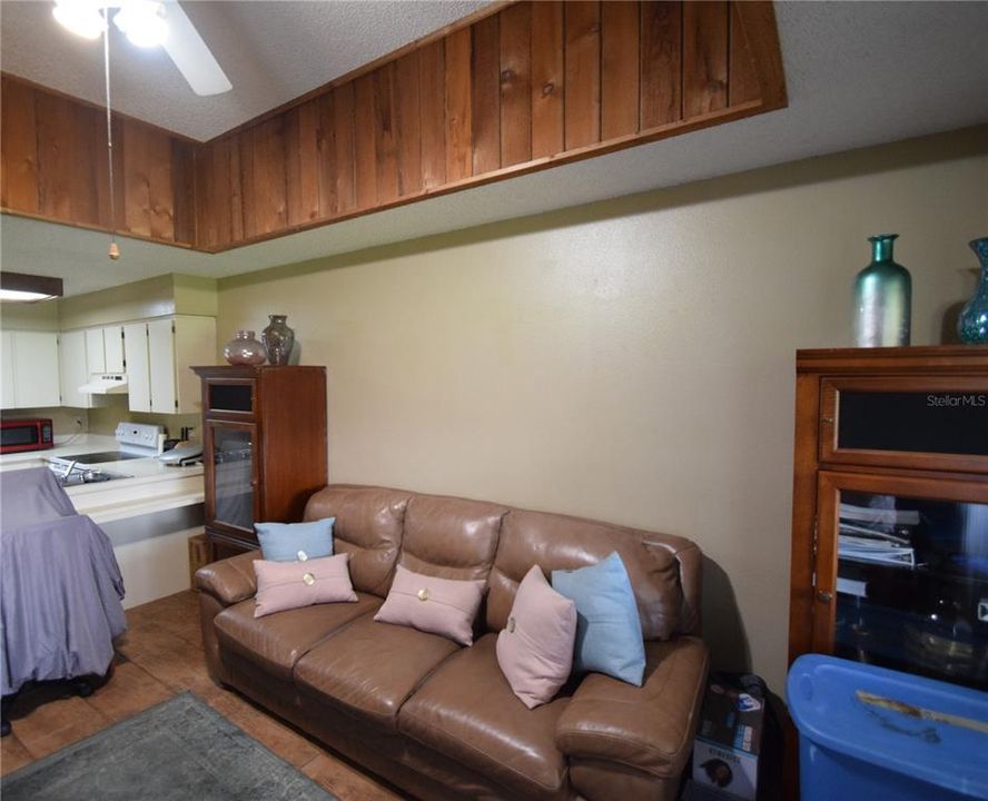 For Sale: $143,000 (2 beds, 1 baths, 662 Square Feet)