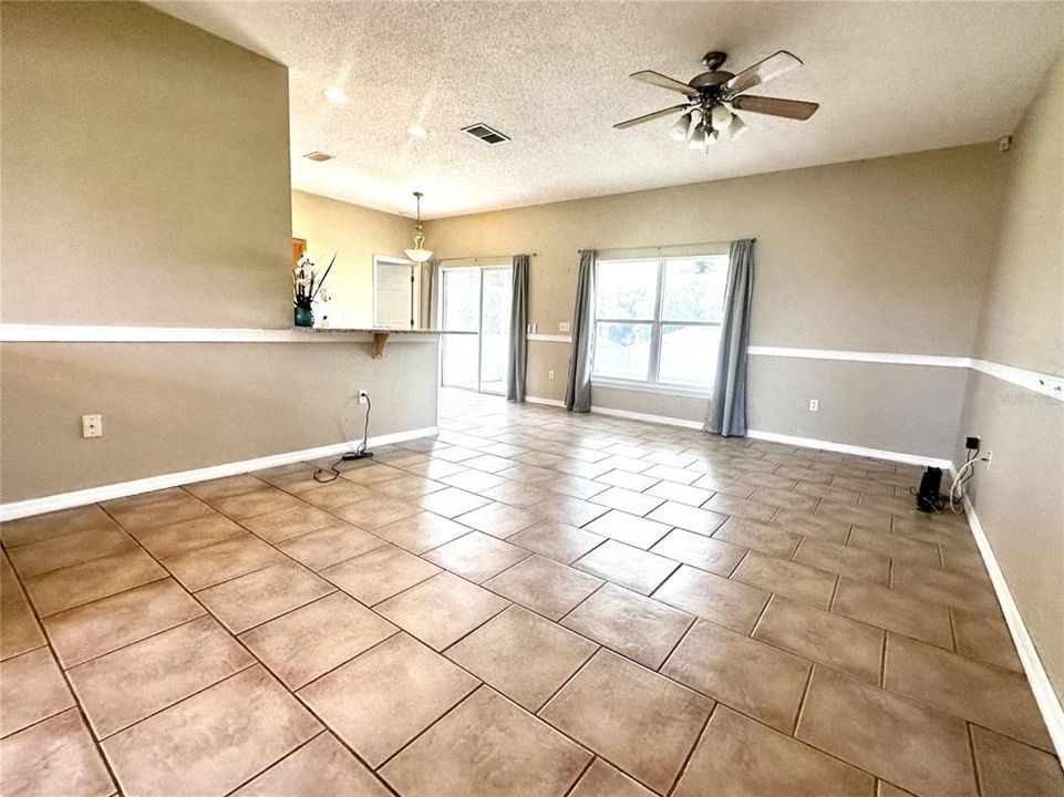 For Rent: $2,299 (3 beds, 2 baths, 1621 Square Feet)