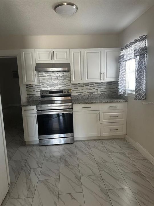 For Rent: $1,700 (3 beds, 2 baths, 1374 Square Feet)