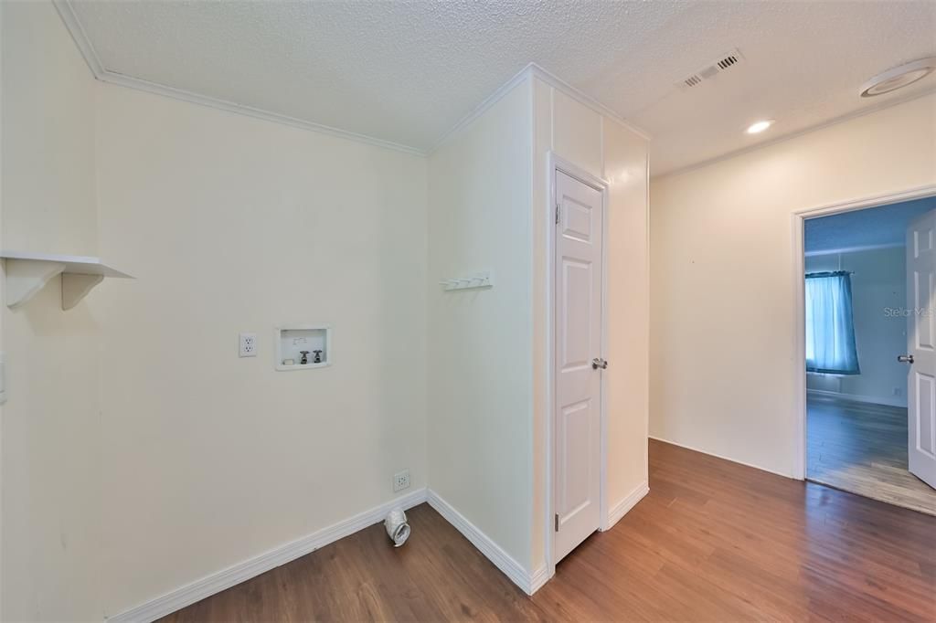 For Sale: $150,000 (2 beds, 2 baths, 1296 Square Feet)