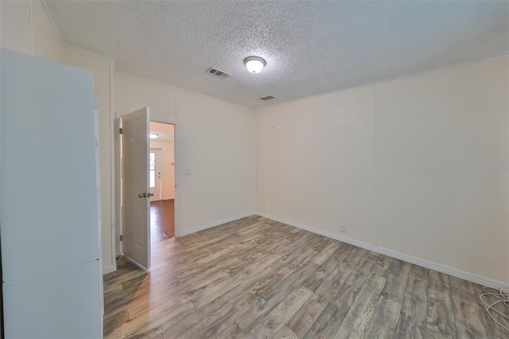 For Sale: $150,000 (2 beds, 2 baths, 1296 Square Feet)