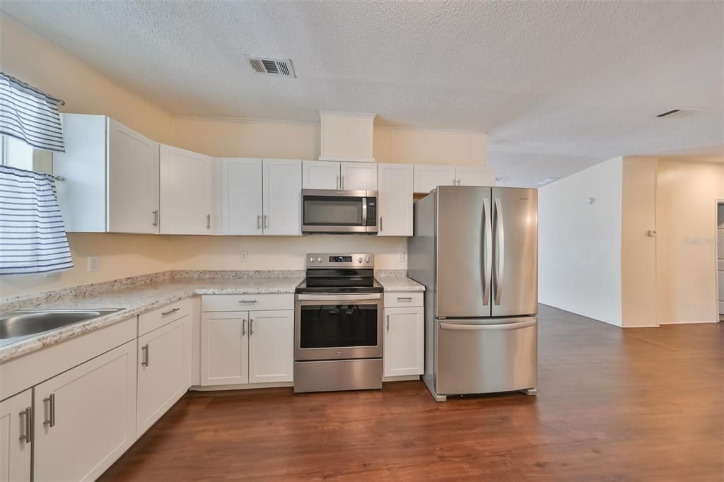 For Sale: $175,000 (2 beds, 2 baths, 1296 Square Feet)