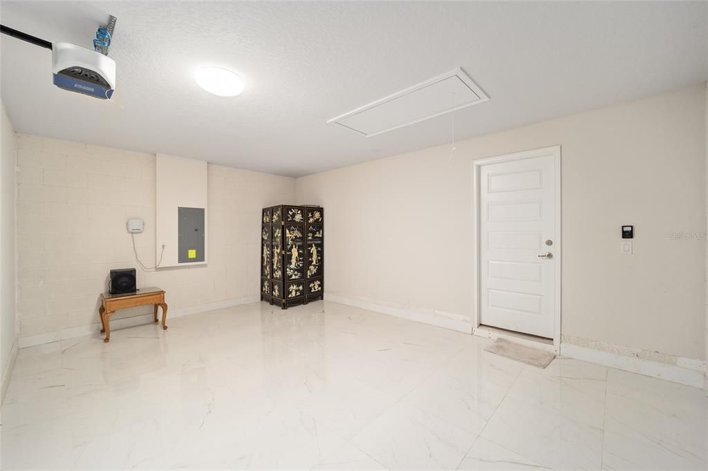 For Sale: $330,000 (4 beds, 2 baths, 1819 Square Feet)