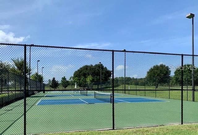 LAKES TENNIS COURTS