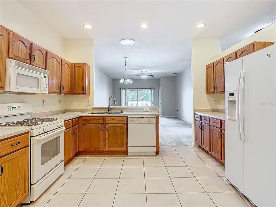 For Sale: $365,000 (3 beds, 2 baths, 1607 Square Feet)