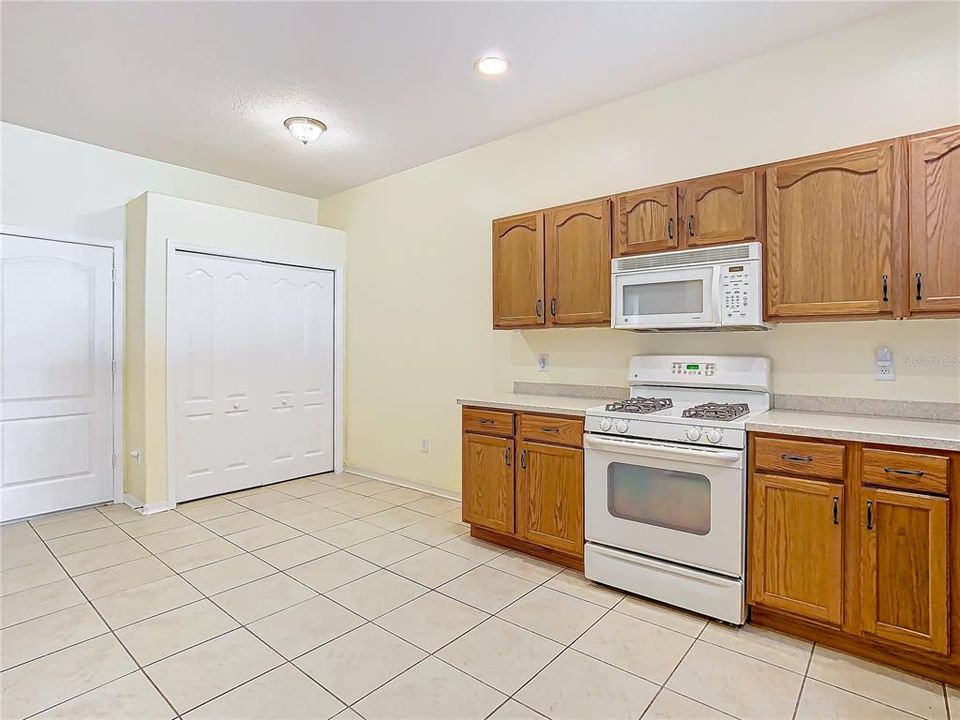 For Sale: $365,000 (3 beds, 2 baths, 1607 Square Feet)