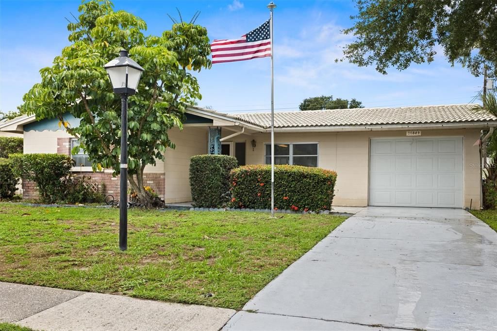 For Sale: $339,900 (2 beds, 2 baths, 945 Square Feet)