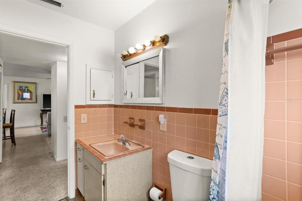 For Sale: $339,900 (2 beds, 2 baths, 945 Square Feet)