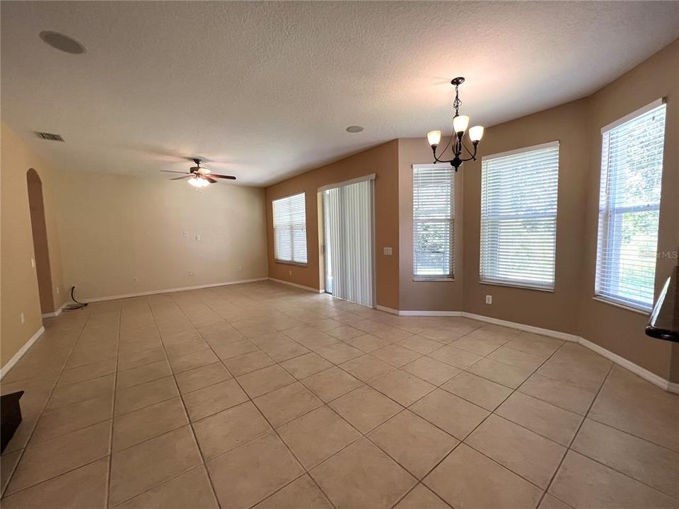 For Rent: $3,049 (5 beds, 3 baths, 2946 Square Feet)