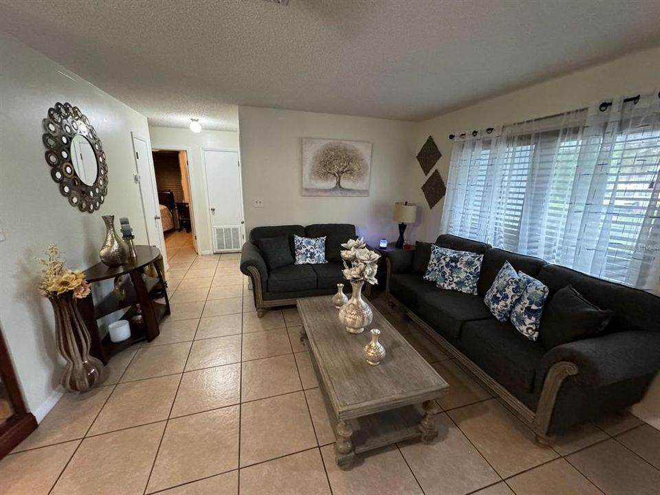 For Sale: $329,900 (3 beds, 2 baths, 1083 Square Feet)