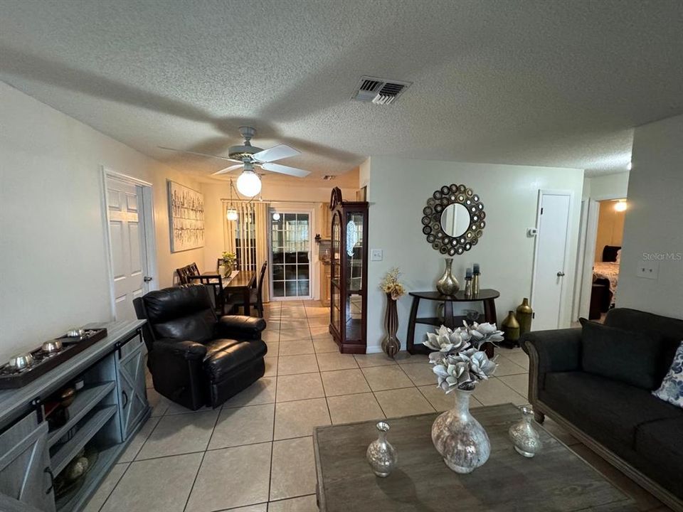 For Sale: $329,900 (3 beds, 2 baths, 1083 Square Feet)