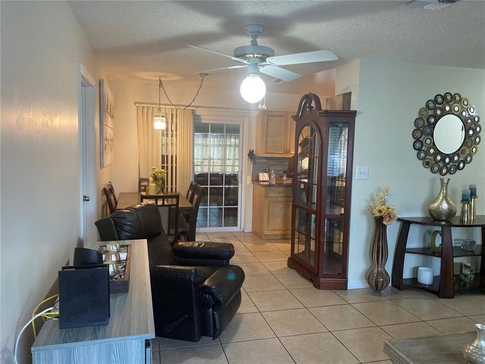 For Sale: $329,900 (3 beds, 2 baths, 1083 Square Feet)