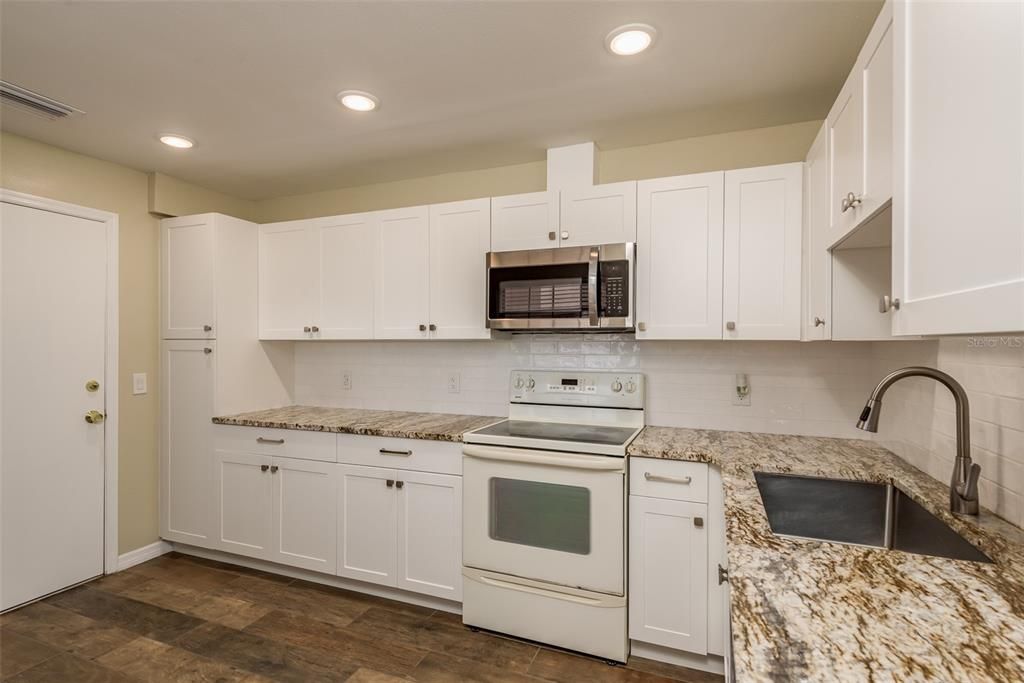 For Sale: $335,000 (3 beds, 2 baths, 1402 Square Feet)