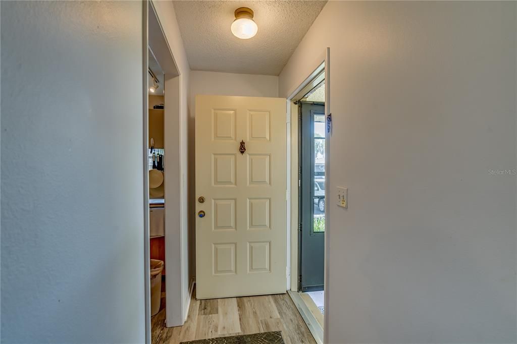 For Sale: $199,900 (2 beds, 2 baths, 945 Square Feet)