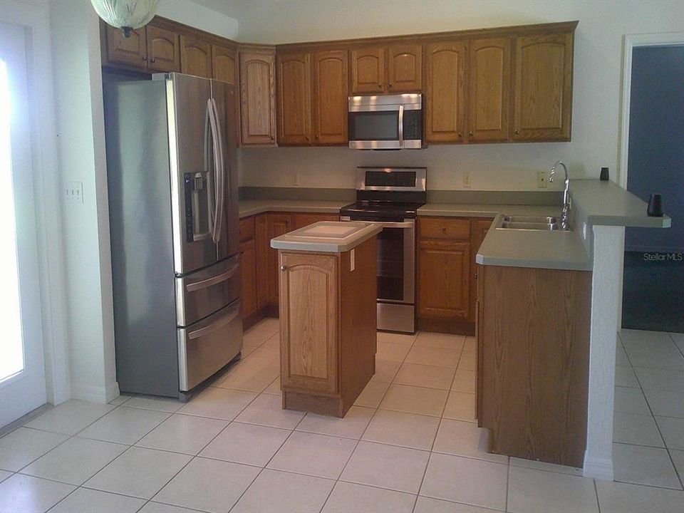 For Sale: $380,000 (2 beds, 2 baths, 1910 Square Feet)