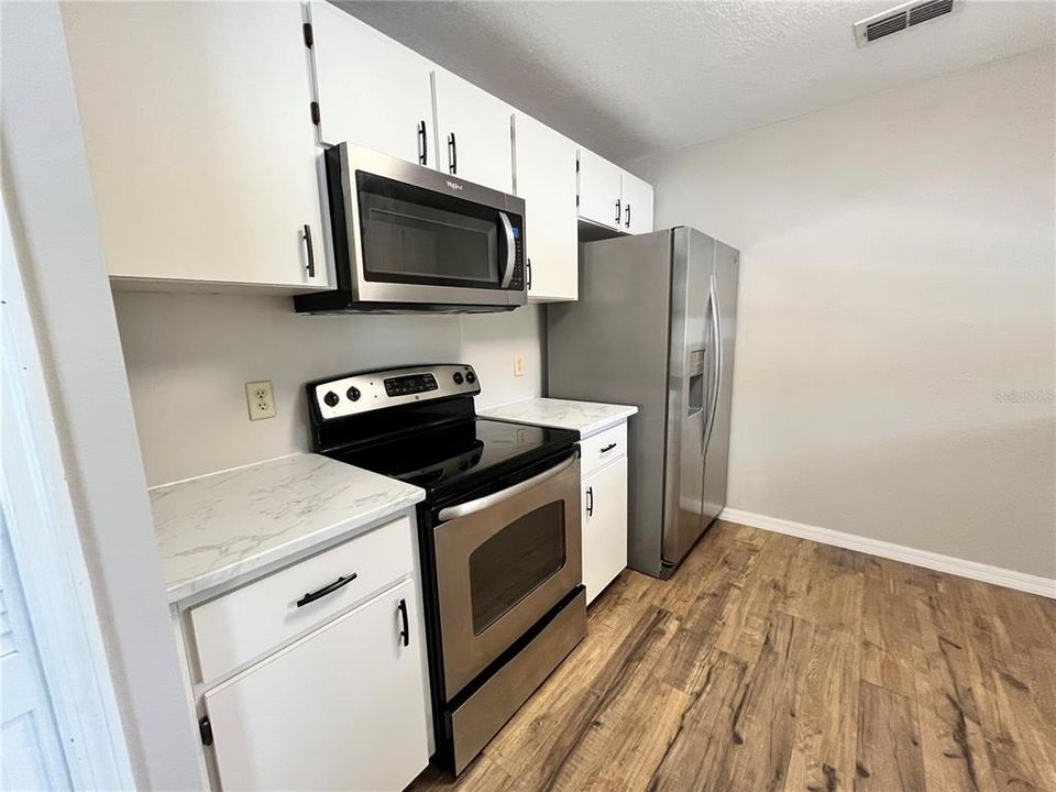 For Rent: $2,050 (3 beds, 2 baths, 1337 Square Feet)