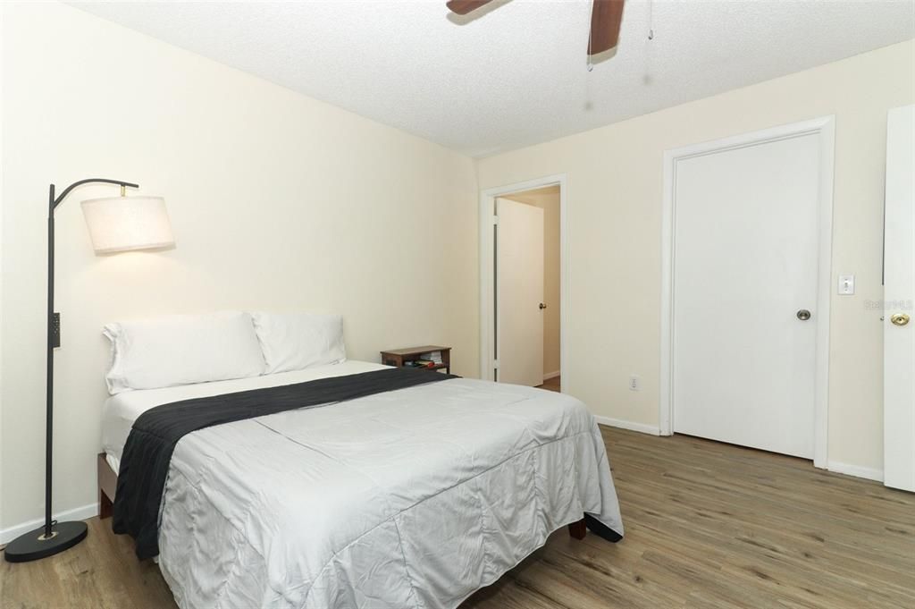 For Sale: $260,000 (2 beds, 2 baths, 1098 Square Feet)