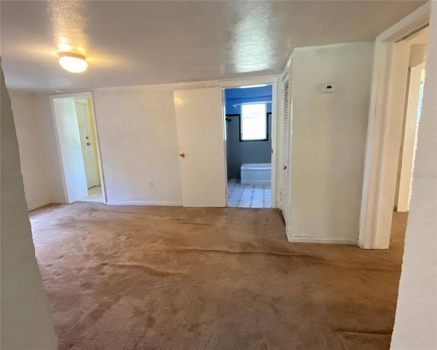 Active With Contract: $225,000 (1 beds, 1 baths, 828 Square Feet)