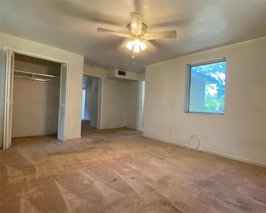 Active With Contract: $225,000 (1 beds, 1 baths, 828 Square Feet)