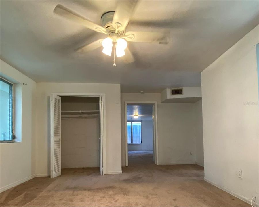 Active With Contract: $225,000 (1 beds, 1 baths, 828 Square Feet)