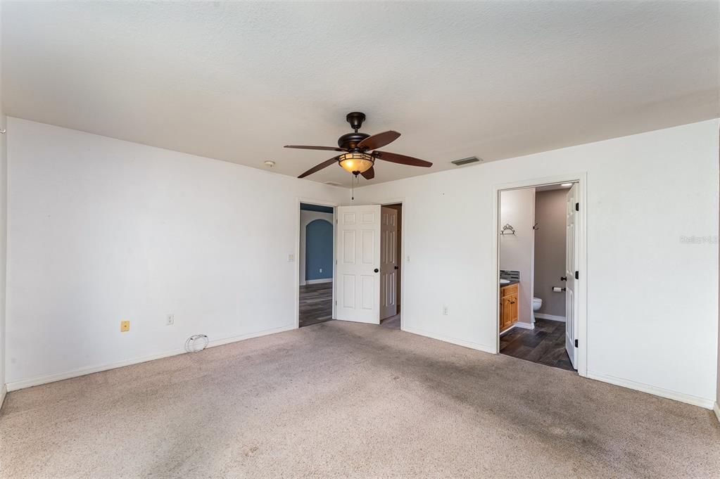 For Sale: $289,000 (3 beds, 2 baths, 1642 Square Feet)