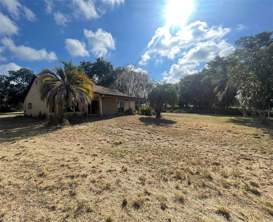 Active With Contract: $250,000 (3 beds, 2 baths, 1507 Square Feet)