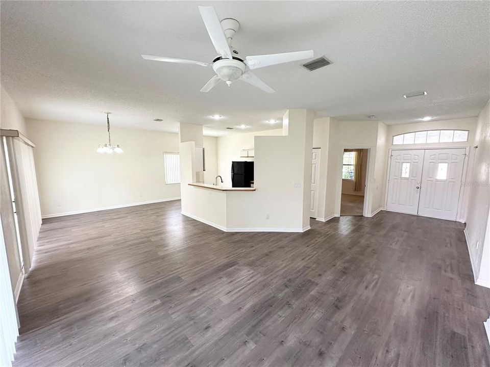 For Rent: $2,100 (3 beds, 2 baths, 1602 Square Feet)