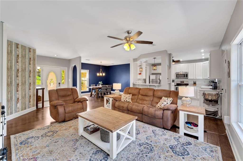 For Sale: $384,000 (3 beds, 2 baths, 1651 Square Feet)