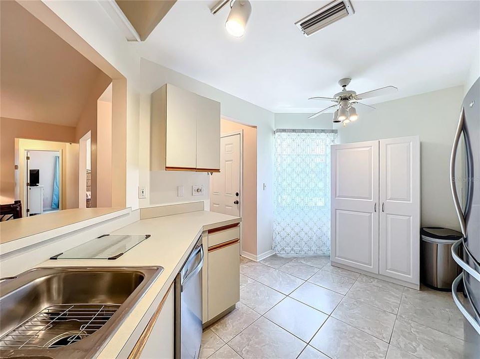 Kitchen sink with pass through to the breakfast bar.