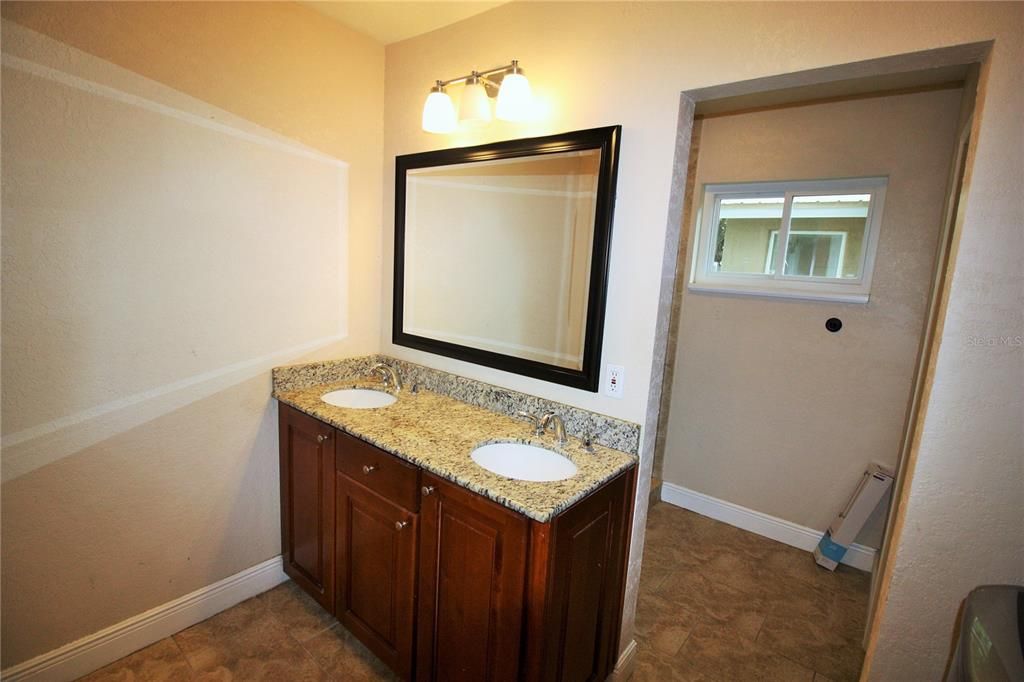 For Rent: $2,875 (3 beds, 2 baths, 1724 Square Feet)