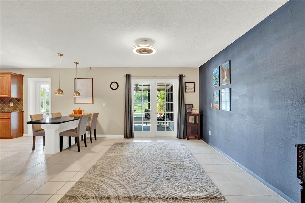 Active With Contract: $425,000 (3 beds, 2 baths, 1472 Square Feet)