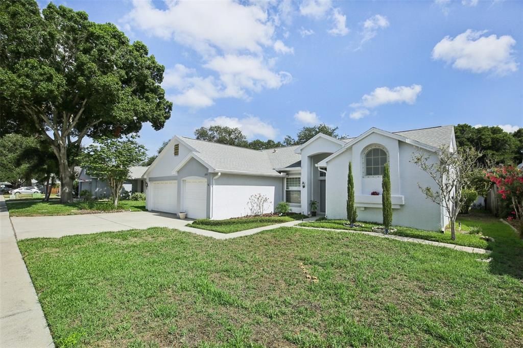 Active With Contract: $550,000 (4 beds, 2 baths, 1942 Square Feet)