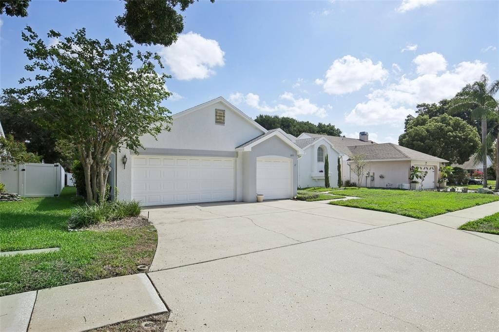 Active With Contract: $550,000 (4 beds, 2 baths, 1942 Square Feet)