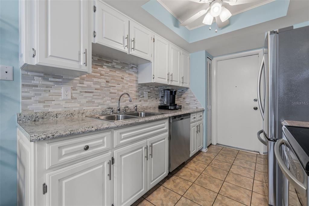 For Sale: $365,000 (2 beds, 2 baths, 1230 Square Feet)