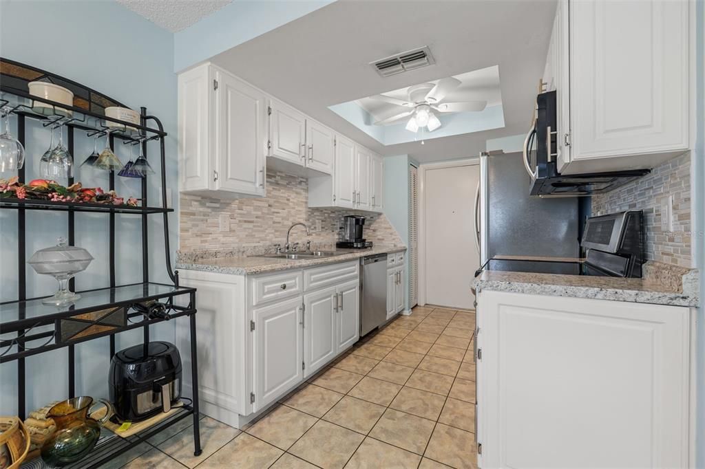 For Sale: $365,000 (2 beds, 2 baths, 1230 Square Feet)