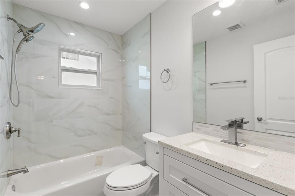 For Sale: $288,000 (2 beds, 2 baths, 1014 Square Feet)