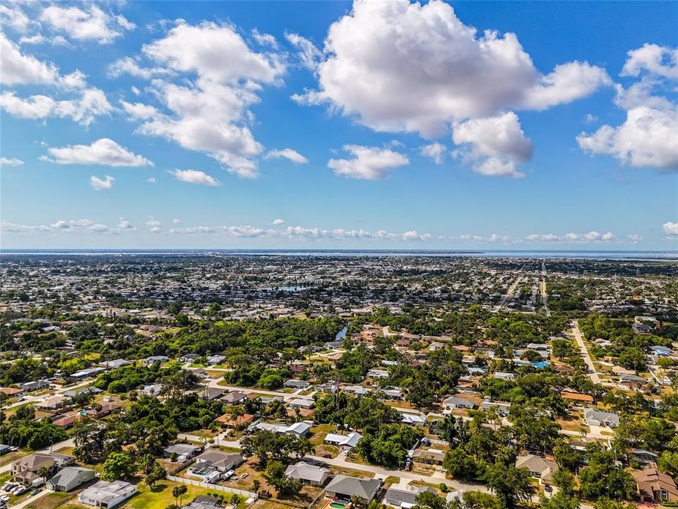 Active With Contract: $210,000 (3 beds, 2 baths, 884 Square Feet)