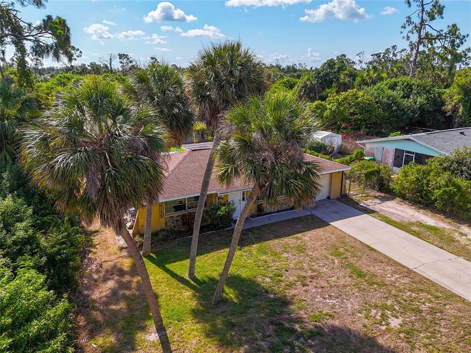 Active With Contract: $210,000 (3 beds, 2 baths, 884 Square Feet)