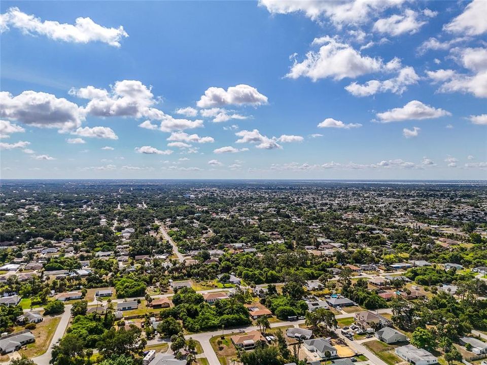 Active With Contract: $210,000 (3 beds, 2 baths, 884 Square Feet)