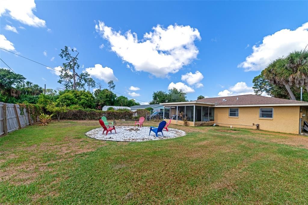 Active With Contract: $210,000 (3 beds, 2 baths, 884 Square Feet)