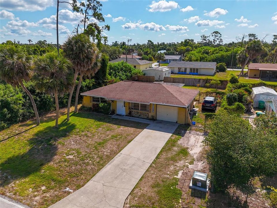 Active With Contract: $210,000 (3 beds, 2 baths, 884 Square Feet)