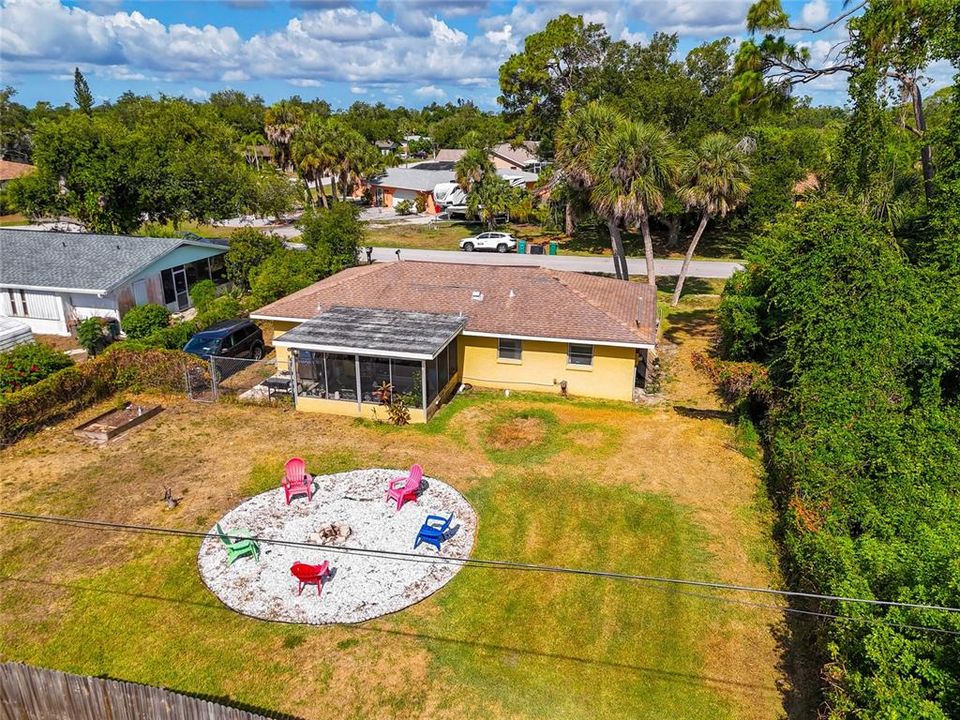 Active With Contract: $210,000 (3 beds, 2 baths, 884 Square Feet)