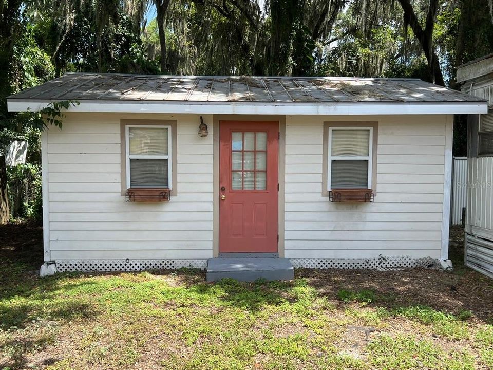 For Sale: $97,900 (2 beds, 2 baths, 672 Square Feet)