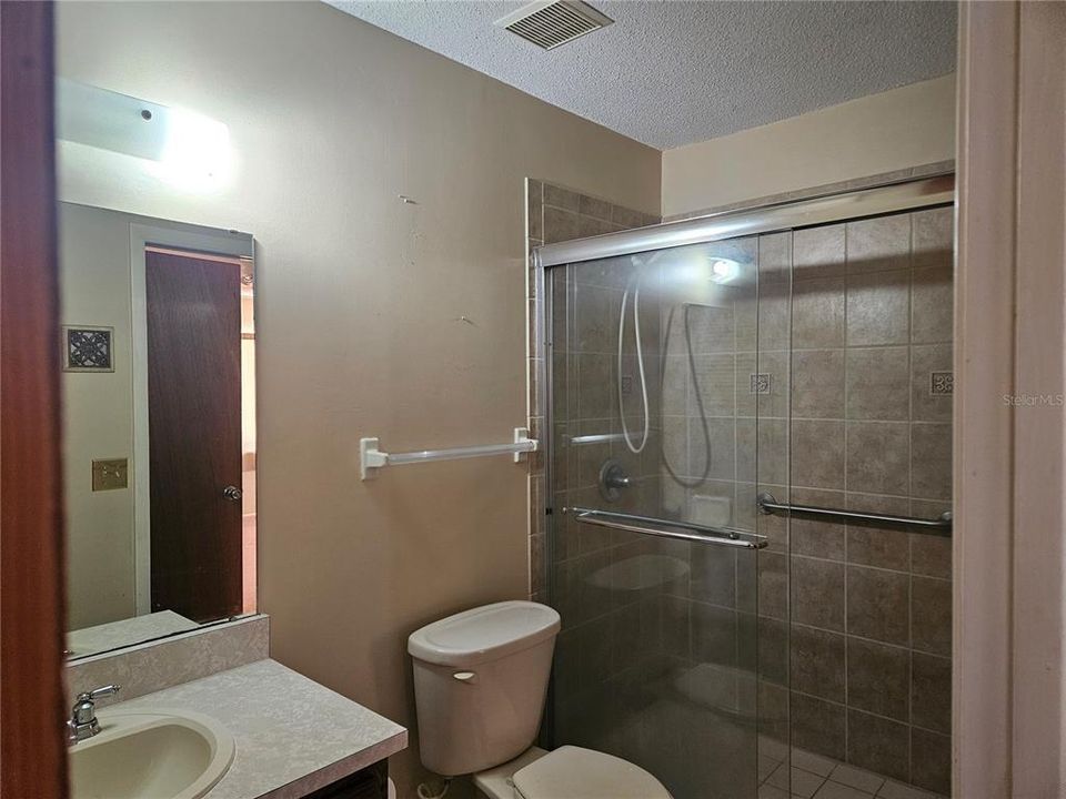 For Sale: $169,900 (2 beds, 1 baths, 972 Square Feet)