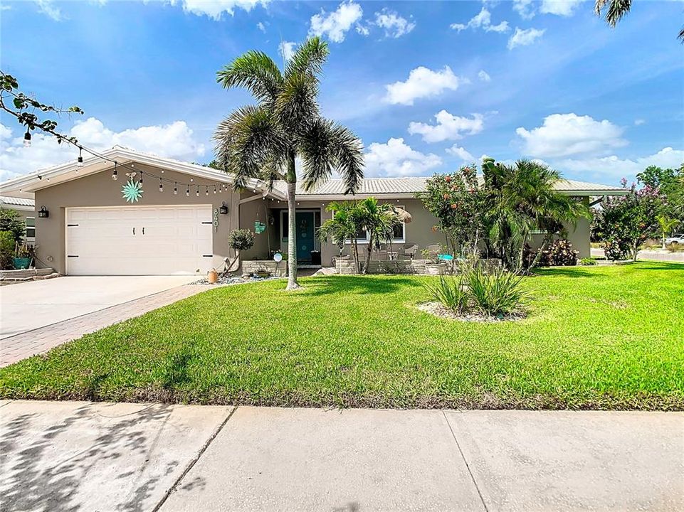 For Sale: $490,000 (3 beds, 2 baths, 1695 Square Feet)